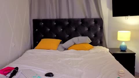 tinasiner online show from December 1, 4:38 pm