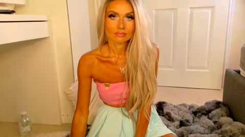 tinkerbell822 online show from July 26, 7:50 am