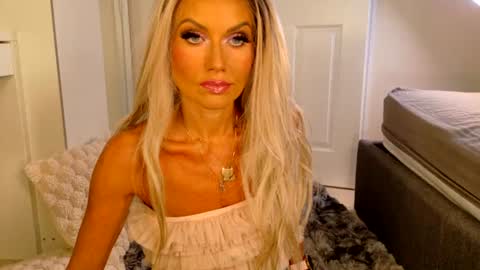 tinkerbell822 online show from July 20, 6:27 am
