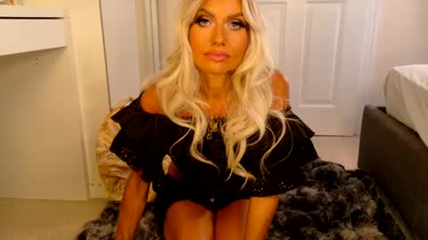 tinkerbell822 online show from August 3, 7:43 am