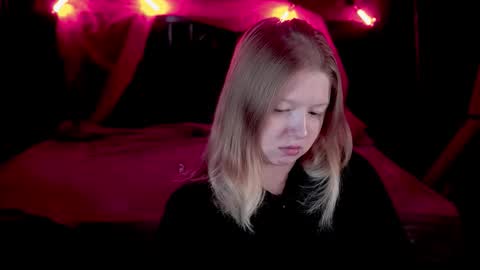 TinkerrBelll online show from November 10, 8:11 pm