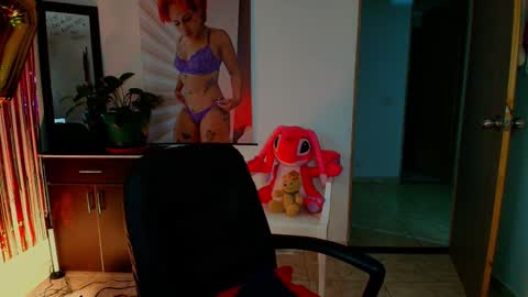 Snapshot of tinnadawson chatting on September 19, 12:48 am I AM BELLA ----------- follow my IG TINNS 69 online show from September 19, 12:48 am