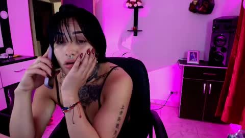 Snapshot of tinnadawson chatting on January 24, 2:49 am I AM BELLA ----------- follow my IG TINNS 69 online show from January 24, 2:49 am