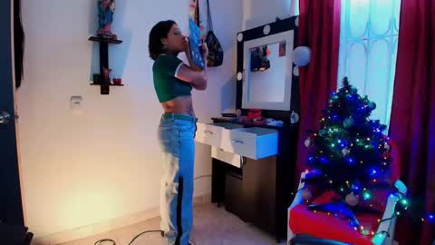 Snapshot of tinnadawson chatting on December 24, 9:22 pm I AM BELLA ----------- follow my IG TINNS 69 online show from December 24, 9:22 pm
