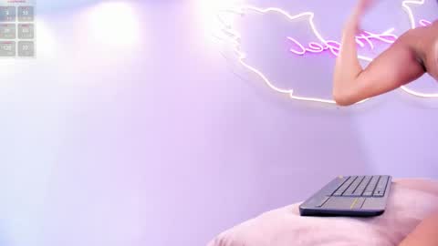 Snapshot of tinnymonroe chatting on October 12, 10:00 pm Tinny online show from October 12, 10:00 pm