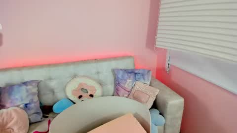tiny_cora online show from July 23, 4:15 pm