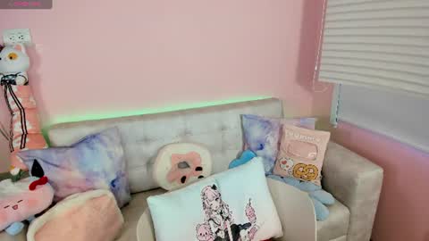tiny_cora online show from June 18, 4:34 pm