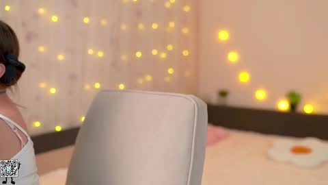 Lyssa     online show from December 5, 1:44 pm