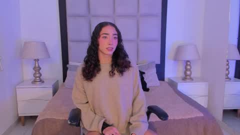 Thomm  Independent Model online show from February 1, 9:12 pm