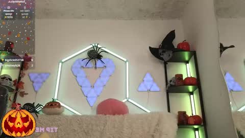 tiny_vixen_ online show from October 23, 3:35 pm