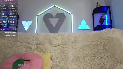 tiny_vixen_ online show from November 20, 2:14 pm