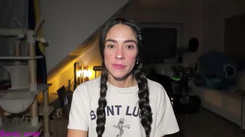 Snapshot of tiny_williams chatting on October 15, 4:49 am Tiny online show from October 15, 4:49 am