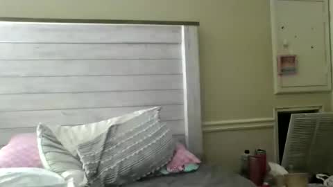 tinyassbossymilf online show from June 12, 10:25 am