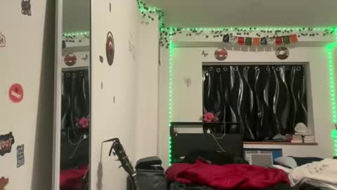 tinydaisy22 online show from March 3, 5:03 am