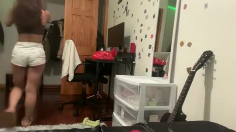 tinydaisy22 online show from February 5, 3:21 am