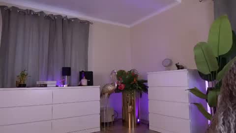 Anissa online show from June 18, 3:28 pm