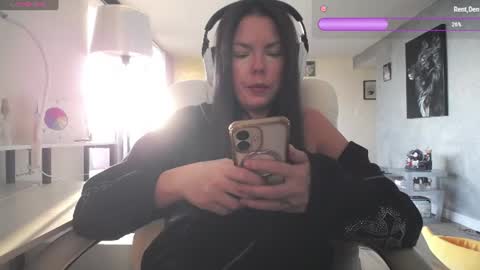 stage Kylie Sinner  brand CLITBAIT online show from July 9, 11:20 pm
