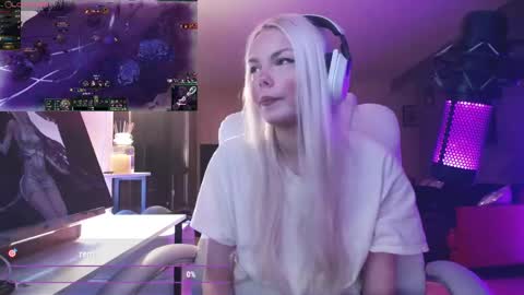 stage Kylie Sinner  brand CLITBAIT online show from April 25, 12:57 am