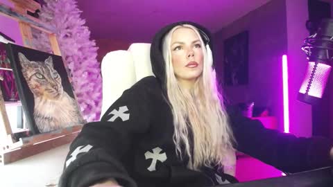 stage Kylie Sinner  brand CLITBAIT online show from February 7, 2:14 am