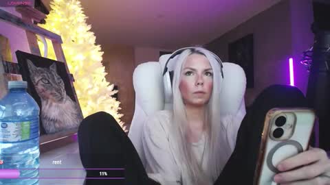 stage Kylie Sinner  brand CLITBAIT online show from February 21, 6:27 am