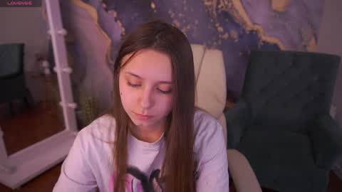 tinynataliee online show from May 1, 1:27 pm