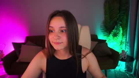 tinynataliee online show from July 4, 9:40 pm