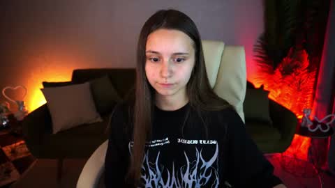 tinynataliee online show from June 29, 7:24 pm