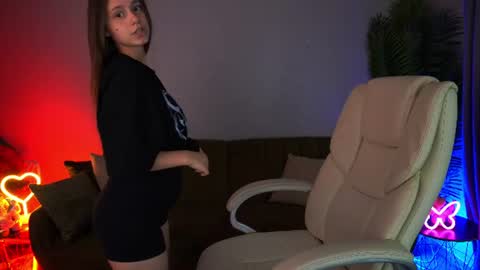 tinynataliee online show from July 11, 1:54 am