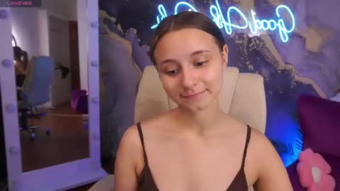 tinynataliee online show from July 26, 8:39 pm