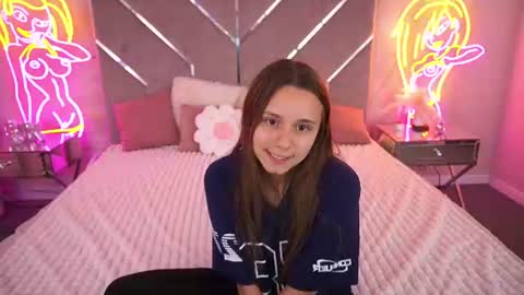tinynataliee online show from July 25, 2:37 pm