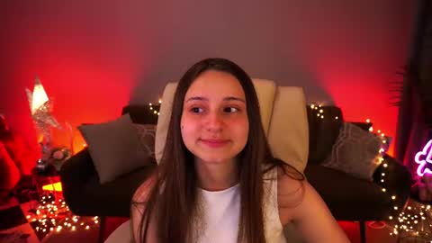 tinynataliee online show from June 17, 8:14 pm