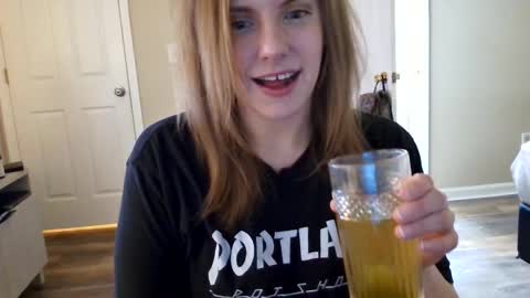 tinywithtiddies online show from February 15, 5:10 am