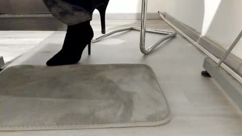 Anna online show from January 12, 2:41 pm