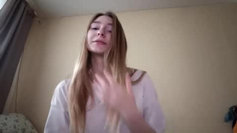 Hi Im Carry 18 years old online show from November 3, 6:36 am