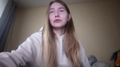 Hi Im Carry 18 years old online show from November 4, 6:37 am