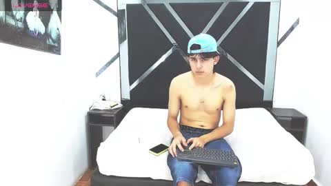 tom_0002 online show from November 5, 8:44 pm