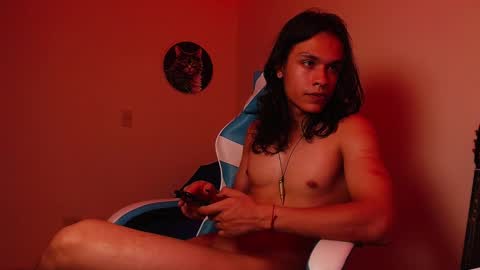 tom online show from October 31, 4:13 am