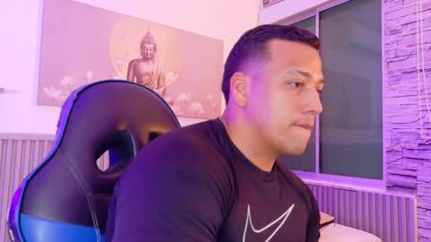 Tom muscle1 online show from November 17, 7:49 pm