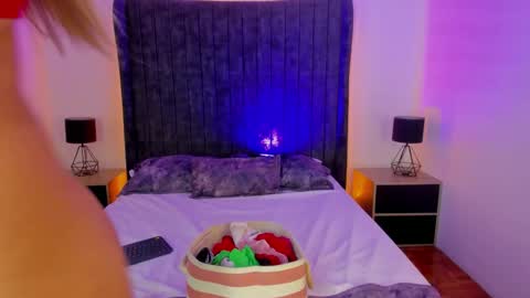 Tom Silver  online show from October 4, 5:27 am