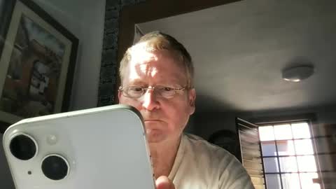 Hola online show from December 11, 9:34 pm