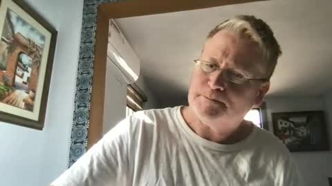 Hola online show from January 22, 9:32 pm