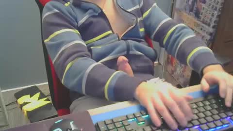 tomin3m online show from December 18, 8:36 pm