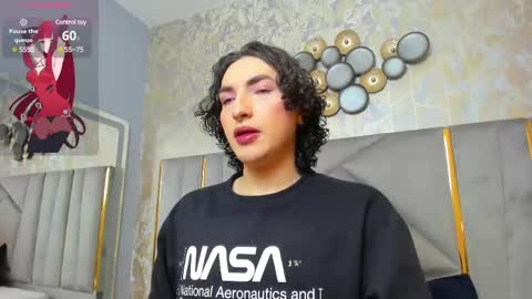 Snapshot of tomlondon_ chatting on February 25, 11:32 am online show from February 25, 11:32 am