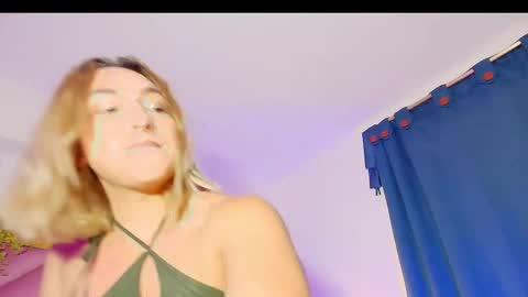 Snapshot of tomlondon_ chatting on October 18, 6:01 pm online show from October 18, 6:01 pm
