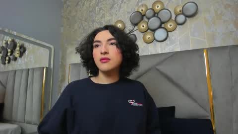 Snapshot of tomlondon_ chatting on February 19, 11:38 am online show from February 19, 11:38 am