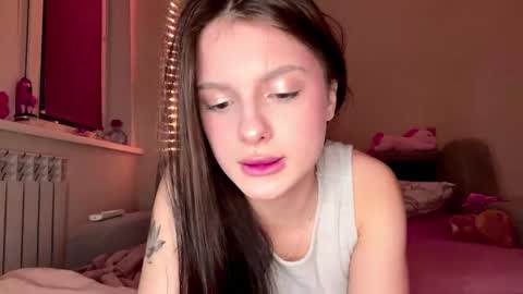 Nana and Sara online show from March 23, 2:55 pm