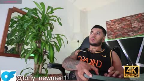 Snapshot of tony_newmen chatting on December 19, 2:02 pm tony online show from December 19, 2:02 pm