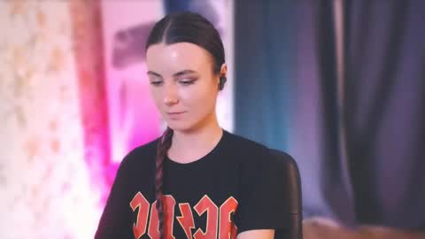 Elizabeth online show from March 12, 5:17 pm