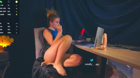 Madam Viktoria   Vacation in Portugal  2811 - 0412 online show from February 26, 11:30 pm