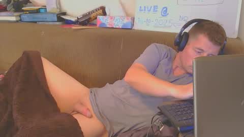 Toyboy online show from October 18, 9:35 am